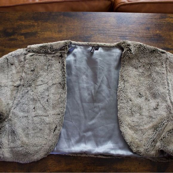 Beautiful Brown Faux Fur Vest - Picture 9 of 9